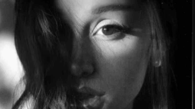Ariana Grande suma su décimo número 1 en el Hot 100