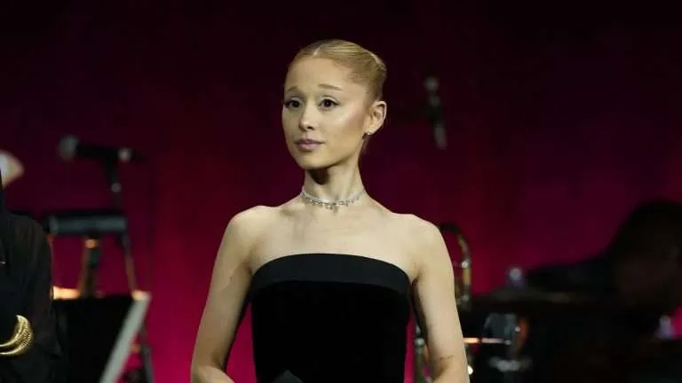 Ariana Grande se despide llorando: se alejará de la vida pública
