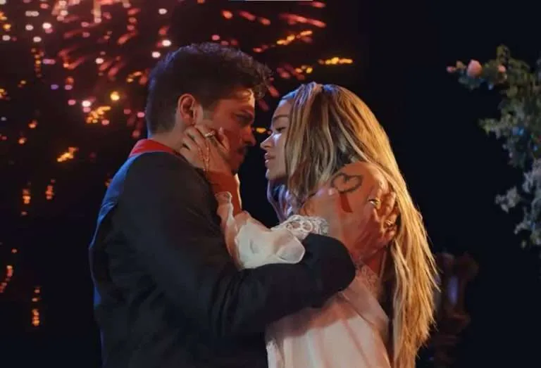 Bruno Mars lanza ‘Dance with me’ con Karol G como protagonista reavivando rumores de romance