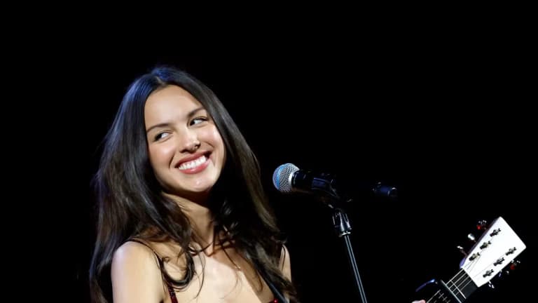 Olivia Rodrigo debuta en el No. 1 en Australia con álbum y sencillo