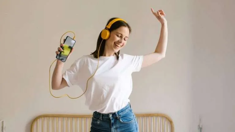 Por qué los auriculares con cable se están vendiendo más que los inalámbricos