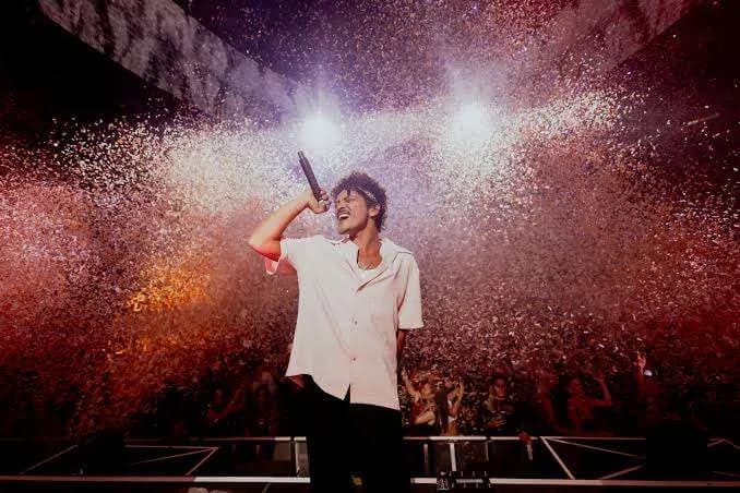 Bruno Mars cumple 41 años y celebramos con recorrido por sus éxitos más románticos